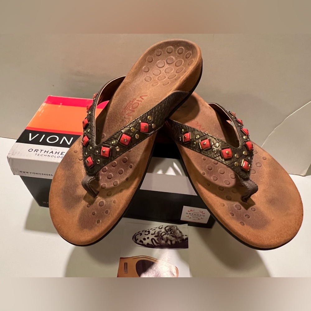 WOMEN’S VIONIC FLORIANA SANDALS.